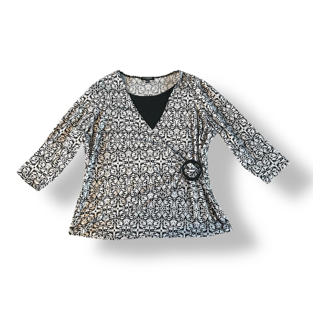 [Notations Petite] Black and White Patterned Wrap Blouse